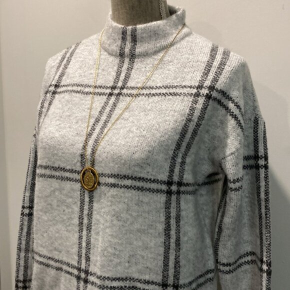 Belldini Gray Plaid Crew Neck Sweater size Small - Picture 2 of 14